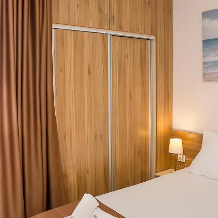 Bright In Location In By Flat Mаnager Apartment *