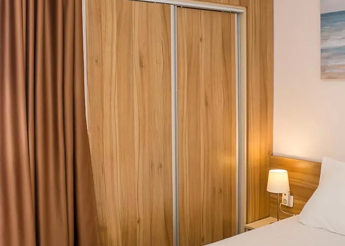 Bright In Location In By Flat Mаnager Апартаменты *